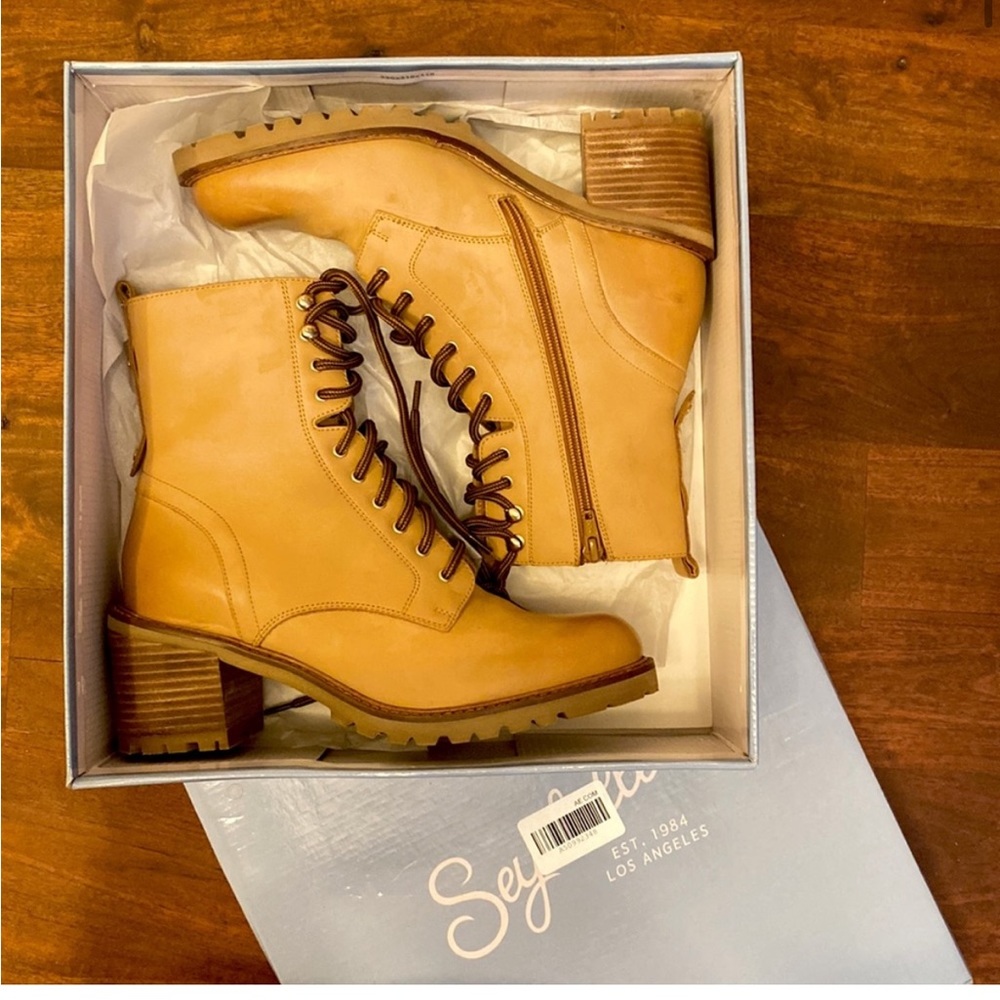 BNIB Seychelles ‘Irresistible’ Tan lace-up Bootie size 9 MSRP $169